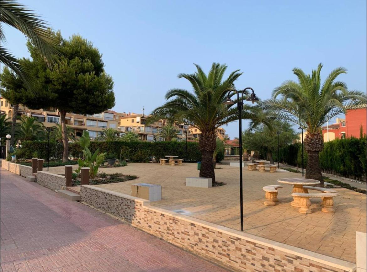 Under The Palm Trees Appartement Torrevieja Buitenkant foto