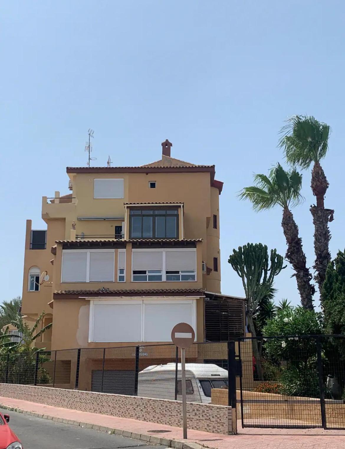 Under The Palm Trees Appartement Torrevieja Buitenkant foto